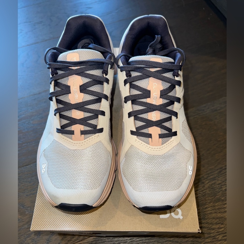On Women’s Cloudrunner sneakers
